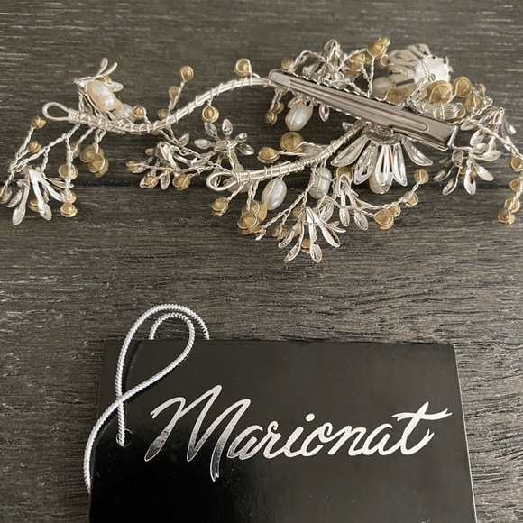 Gorgeous brand new/unused wedding day/bridal hair brooch by Marionat.